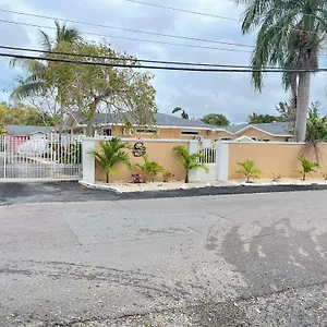 Appart hôtel Sandelwood Studios', Nassau